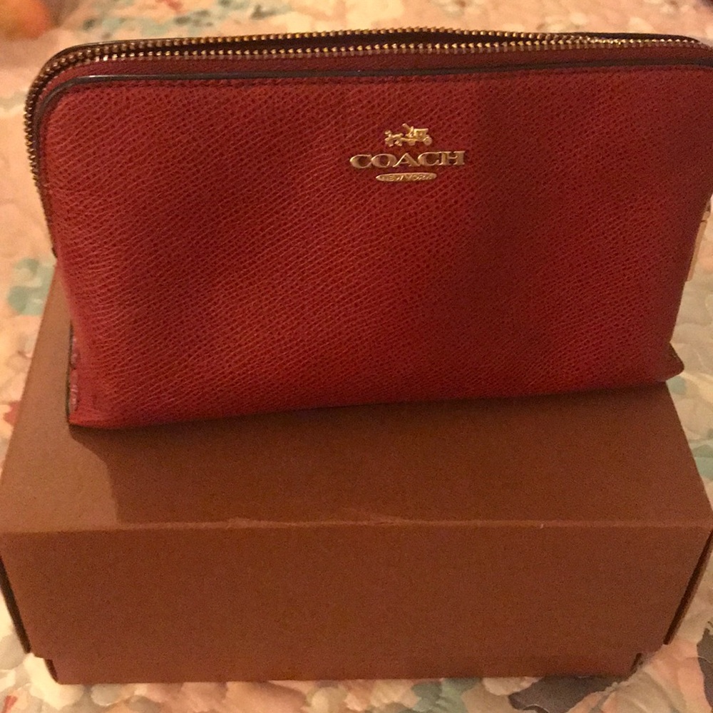 Cosmetic pouch